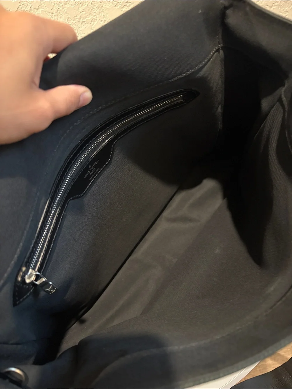 Louis Vuitton Viktor Taiga Leather/Nylon Dark Green LV Shoulder Bag
